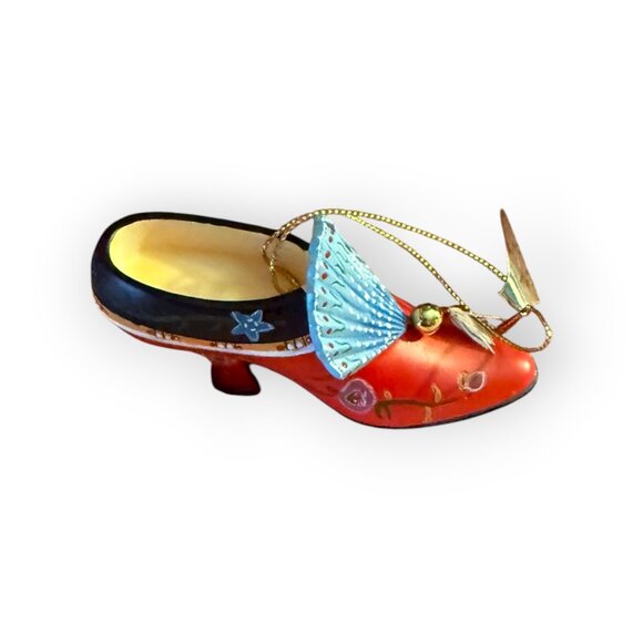 Stepping in Time “Year of the dragon” – Collectible Shoe Ornament by Ashton-Drak - Picture 1 of 6
